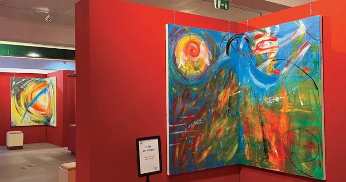 1. Expo até 31.out.25 Membros de institutos religiosos participaram numa sessão de pintura coletiva. O resultado está exposto no Consolata Museu. Foto: Direitos reservados.