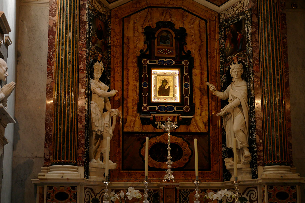 [Ícone de Maria, advogada (Hagiosoritissa) oferecido pelo cardeal Cesare Facchinetti, em 1674, à catedral de Spoleto, onde é venerado © Fotografia: Joaquim Félix]