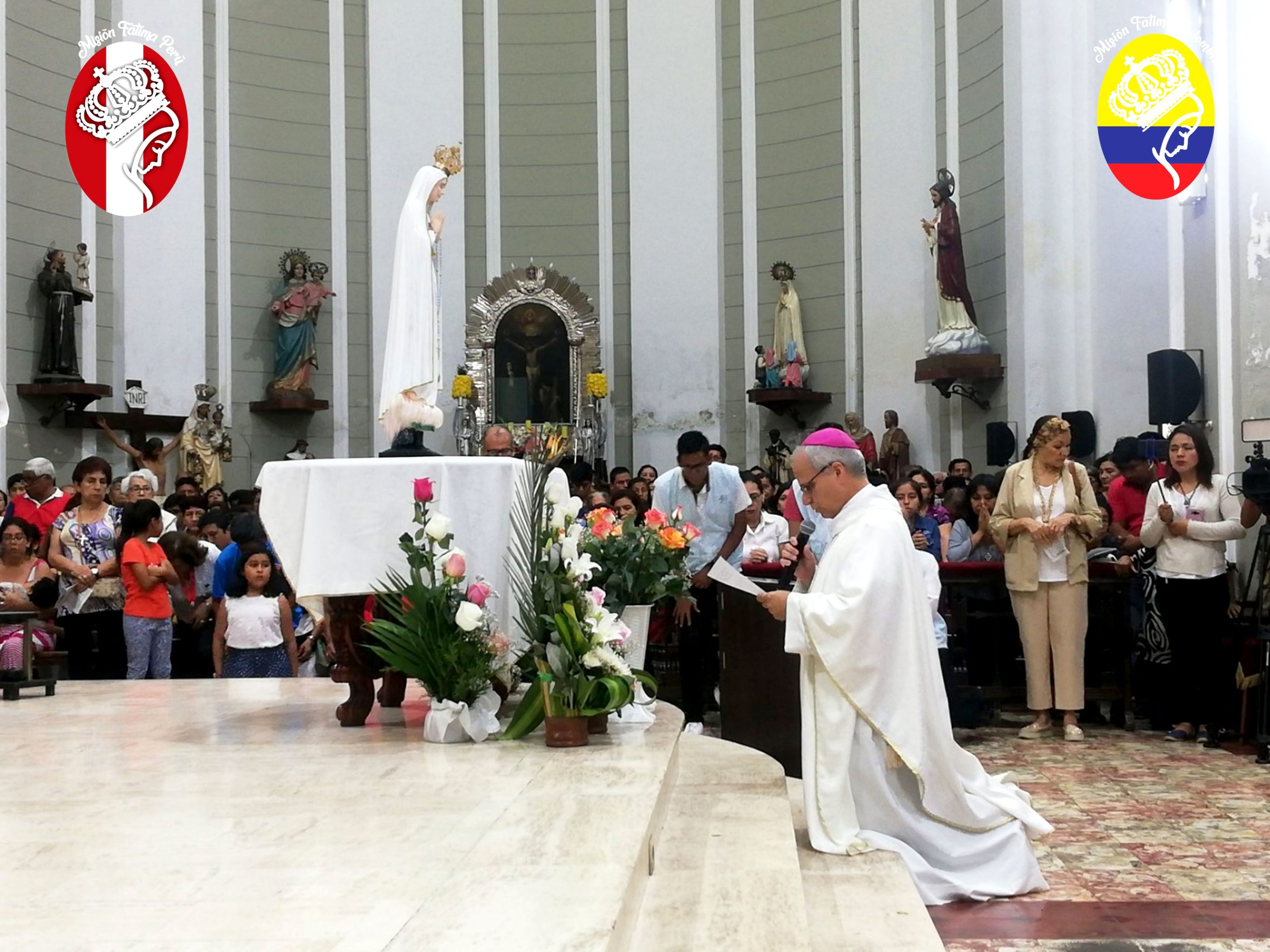 Bispo Prevost com imagem peregrina de Fátima na diocese de Chiclayo. Foto DR