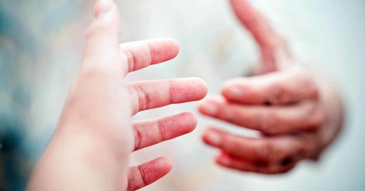 Duas mãos, ajuda, solidariedade. Foto Fzant Duas mãos, ajuda, solidariedade. Foto Fzant
