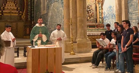 Bênção do caloiro quer ajudar a acolher novos estudantes Também nesta igreja, os estudantes universitários são convidados a celebrar a missa aos domingos, às 19h00.