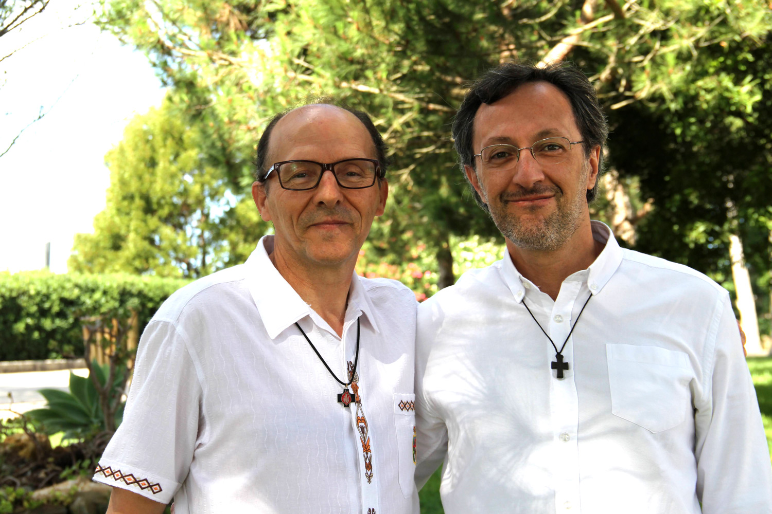 Padre Pedro Fernandes com padre Tony Neves. Foto Agencia Ecclesia MC