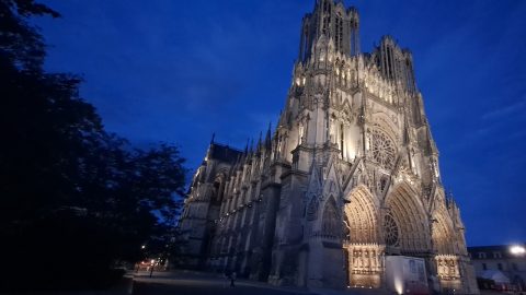 Reims em França, uma das catedrais mais esplendorosas. Foto © António Martins