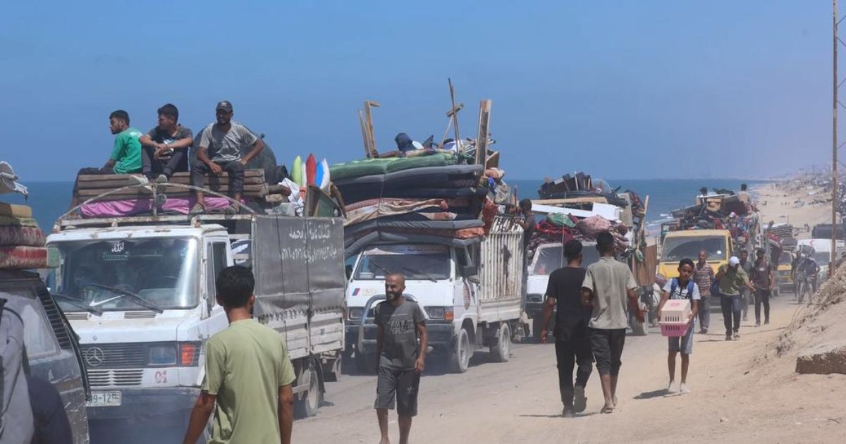 UN News Centenas de famílias palestinas continuam fugindo da Cidade de Gaza, no norte do enclave, através da superlotada Rua costeira al-Rashid, UN News Centenas de famílias palestinas continuam fugindo da Cidade de Gaza, no norte do enclave, através da superlotada Rua costeira al-Rashid,