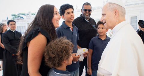 A aventura de uma família em autocaravana de Fátima ao Vaticano (e volta) Viagem Fátima Roma em autocaravana. Com o Papa Leão XIV. Foto Vatican Media