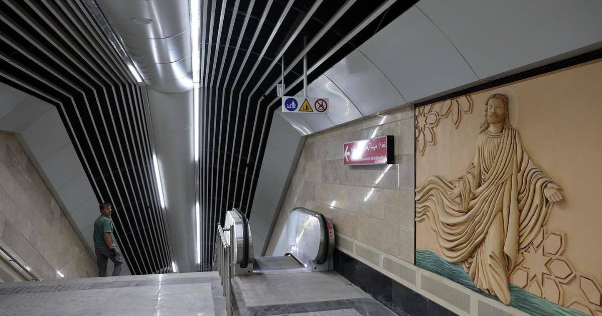 estação de metro Maryam Moghaddas, em Teerão b. Foto Shayan MehrabiTehran Picture Agency