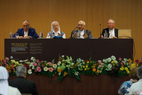 Maria de Nazaré tem um estilo “ativo e criativo”, diz a irmã Simona Brambilla Abertura do encontro Mensagem e carisma, com irmã Simona Brambilla. Foto Santuário de Fátima