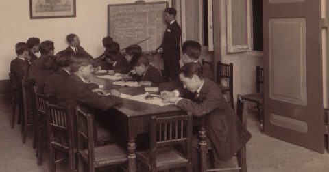 “Roteiro Protestante Português”: guia para uma viagem religiosa, cultural e turística Aula de Comércio da então União Cristã da Mocidade do Porto, no início do séc. XX. Foto © Roteiro Protestante Português