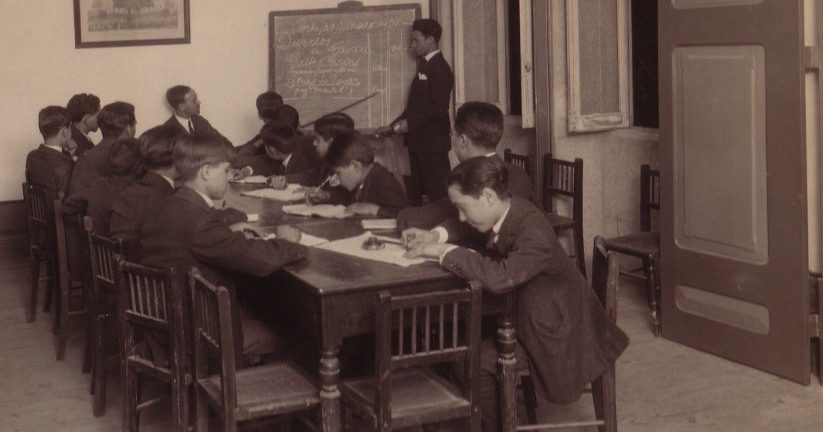 3 – Aula de Comércio – UCM – capa Aula de Comércio da então União Cristã da Mocidade do Porto, no início do séc. XX. Foto © Roteiro Protestante Português