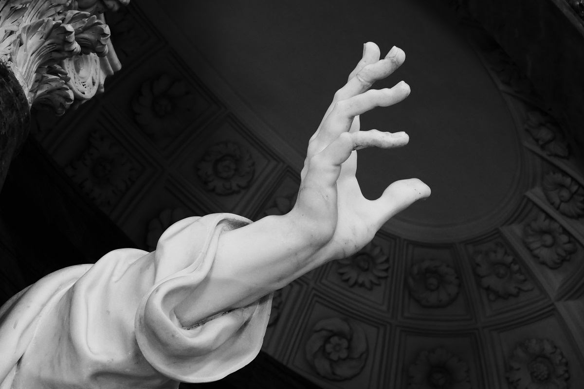 Mão de um apóstolo na Basílica de Latrão. 