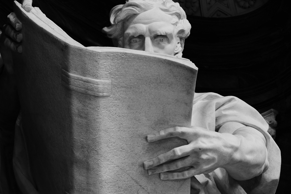 Apóstolo com livro. Basílica de Latrão.