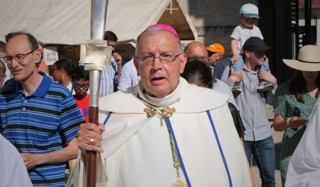 Vaticano afasta bispo francês devido a “relacionamentos com mulheres”