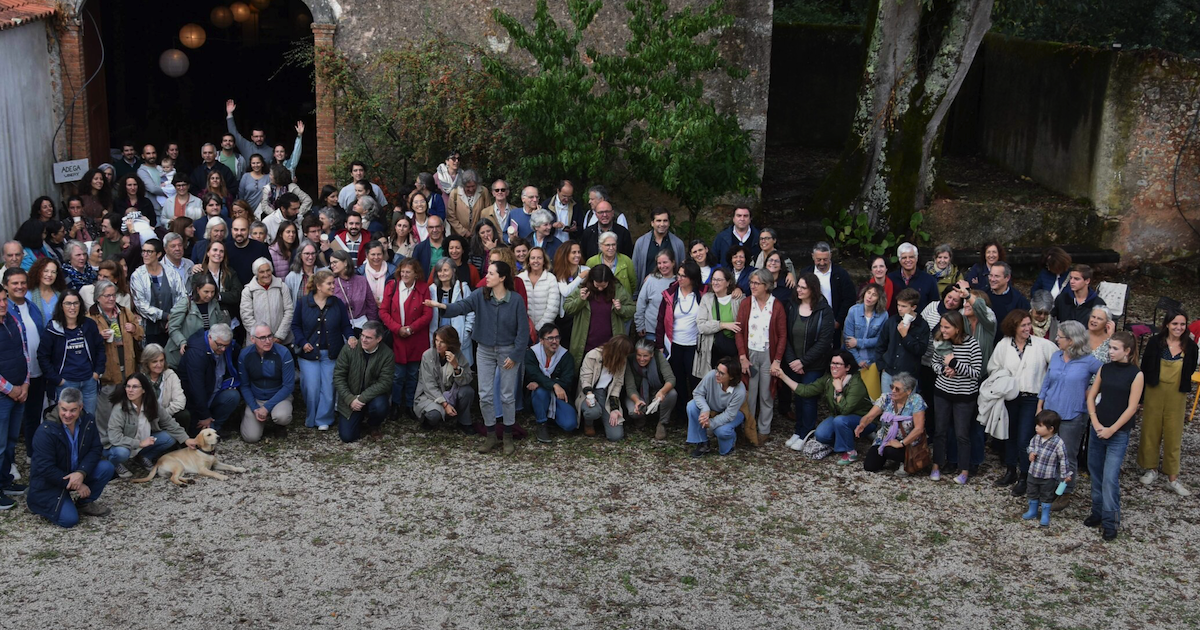 Parte da centena e meia de participantes que conversaram e rezaram, na Casa Velha, em Ourém, sobre os passos que se foram dando, inspirados na Laudato Si’. Foto: Direitos reservados.