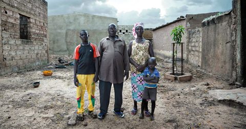 Nova onda de ataques terroristas no Burkina Faso faz dezenas de mortos entre a comunidade cristã Cristãos no Burquina Faso. Foto ACN