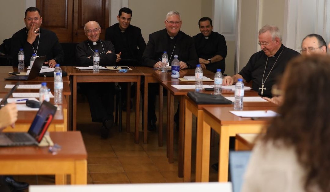 Linguagem da Igreja “deve oferecer respostas às perguntas do homem e da mulher de hoje”