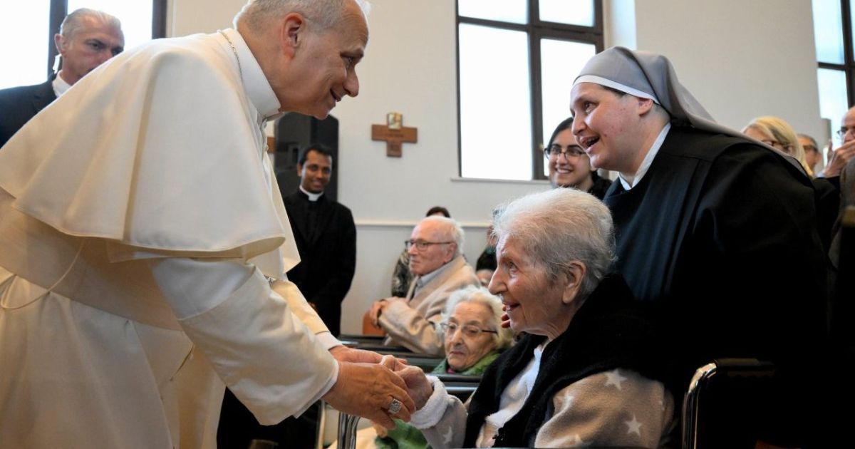 Leão XIV visitou a Casa de Acolhimento para Idosos das Irmãzinhas dos Pobres, em Istambul. 28 nov 2025. Foto VM