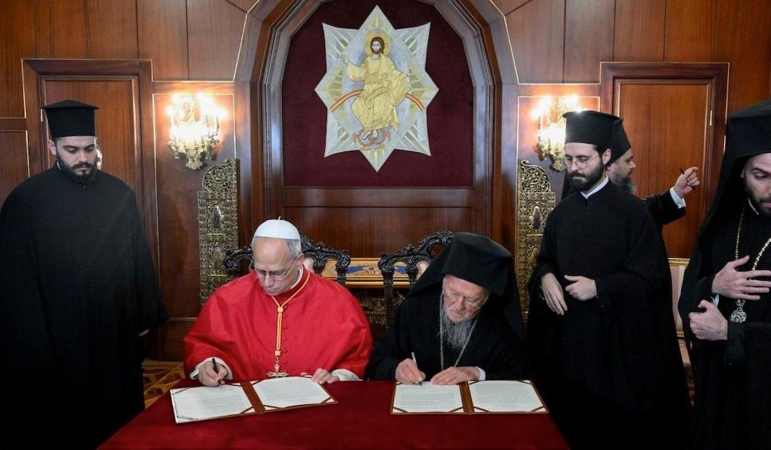 Apelo à paz e unidade dos cristãos no centro da Declaração Conjunta entre Bartolomeu e Leão XIV