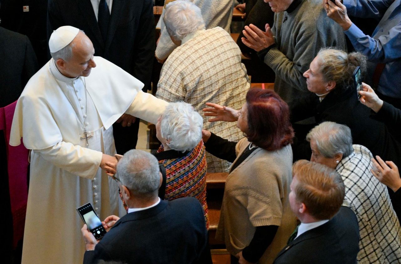 Na sexta, dia 28, Papa visitou uma casa de acolhimento para idosos em Istambul, onde alertou para a perda de respeito pelos mais velhos nas sociedades modernas. Foto © Vatican Media, via Agência Ecclesia.