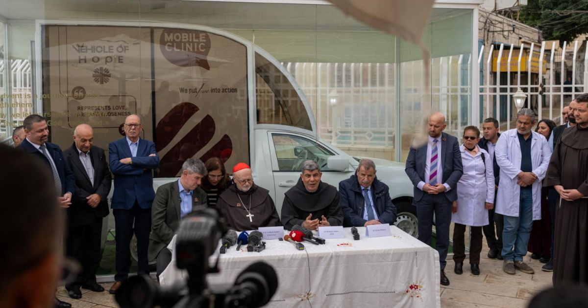 A Caritas Jerusalém, em parceria com a Caritas Suécia, inaugurou o Veículo da Esperança, um antigo papamóvel do Papa Francisco por ele oferecido. Foto Caritas Jerusalem A Caritas Jerusalém, em parceria com a Caritas Suécia, inaugurou o Veículo da Esperança, um antigo papamóvel do Papa Francisco por ele oferecido. Foto Caritas Jerusalem