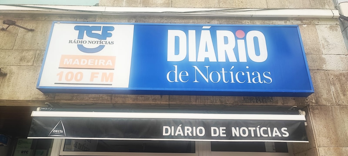 Sede actual do Diário de Notícias da Madeira, na Rua Dr. Fernão de Ornelas: João Cruz publicou neste jornal onde identificava paz e luta como “conceitos aparentemente contraditórios e, na realidade, inseparáveis”. Foto © Nicolau Fernandez