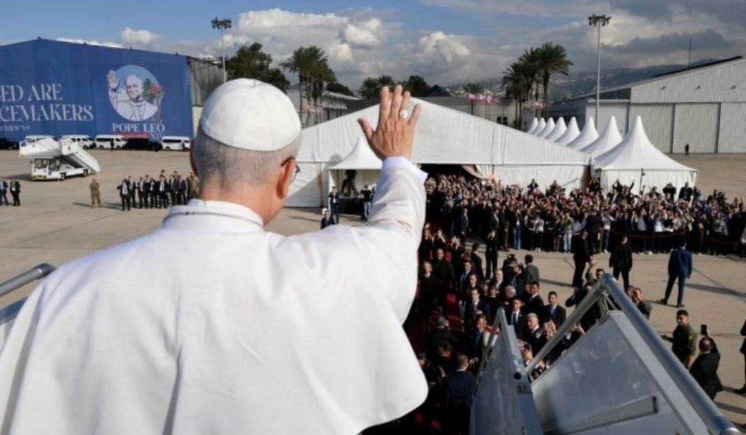 Papa despede-se em Beirute: “Escolhamos todos a paz como caminho, não apenas como meta”