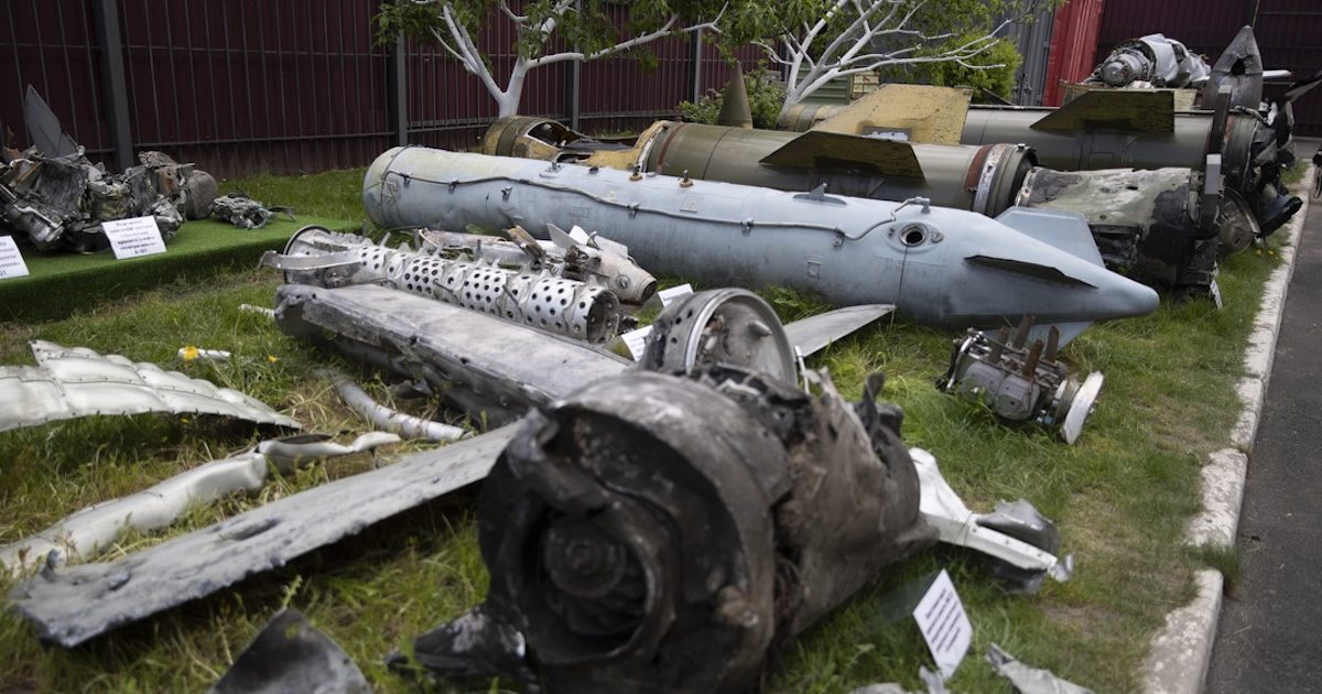 Restos de mísseis e drones russos em Kiev, capital da Ucrânia. Foto © Kyivcity.gov.ua, CC BY 4.0 , via Wikimedia Commons