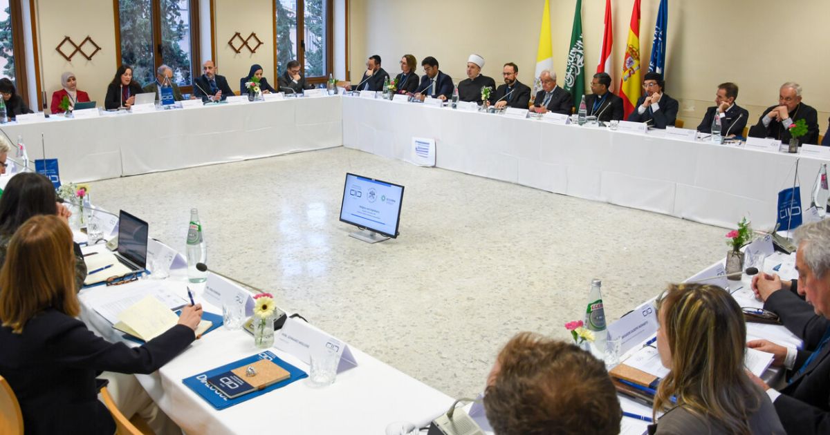 Uma delegação do KAICIID – Centro Internacional de Diálogo esteve no Vaticano para participar na mesa redonda Religião e Democracia. Foto DR Uma delegação do KAICIID – Centro Internacional de Diálogo esteve no Vaticano para participar na mesa redonda Religião e Democracia. Foto DR