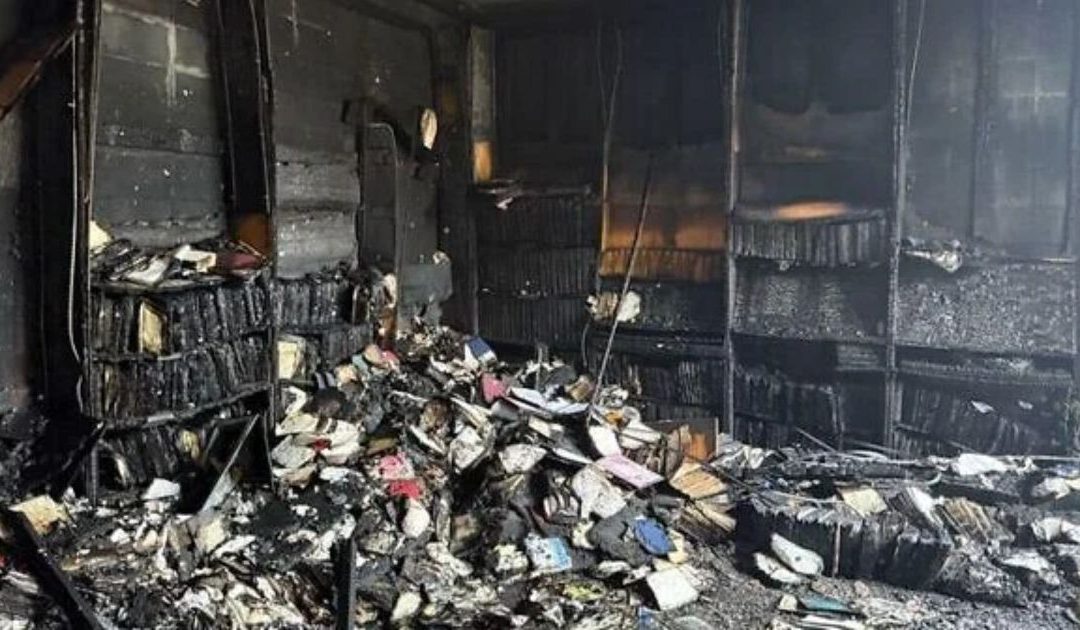 Maior sinagoga do Mississipi incendiada em possível ataque antissemita