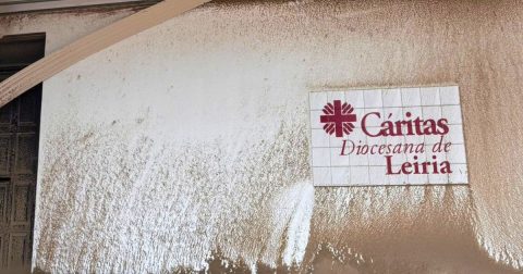 Cáritas Diocesana de Leiria lança campanha para ajudar vítimas da tempestade As instalações da Cáritas Diocesana de Leiria na Praia do Pedrógão sofreram danos graves, mas não são a prioridade neste momento. Foto Cáritas Diocesana de Leiria