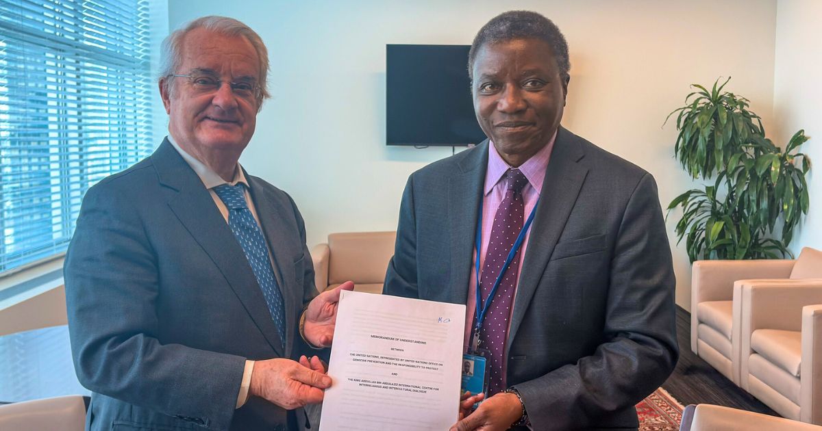 António de Almeida Ribeiro, Secretário-Geral Interino do KAICIID, e Chaloka Beyani, Conselheiro Especial para a Prevenção do Genocídio da UN. Foto DR António de Almeida Ribeiro, Secretário-Geral Interino do KAICIID, e Chaloka Beyani, Conselheiro Especial para a Prevenção do Genocídio da UN. Foto DR