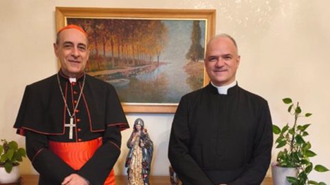 Tradicionalistas anti-Vaticano II recusam aceitar condições do Papa O cardeal Victor Manuel Fernández, prefeito do Dicastério para a Doutrina da Fé, e o padre Davide Pagliarani, Superior Geral da SSPX, num encontro recente. Foto © Vatican Media.
