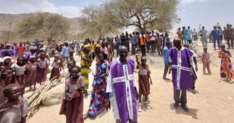 Igreja Católica nigeriana pressiona Governo para conter violência no país Católicos na Nigéria. Foto ACN