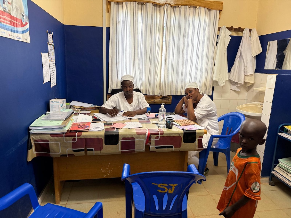 A voluntária levou na bagagem material médico. Na imagem, o Centro de Saúde José Allamano, em Dianra, no noroeste da Costa do Marfim. Foto: Direitos reservados. Missionários da Consolata