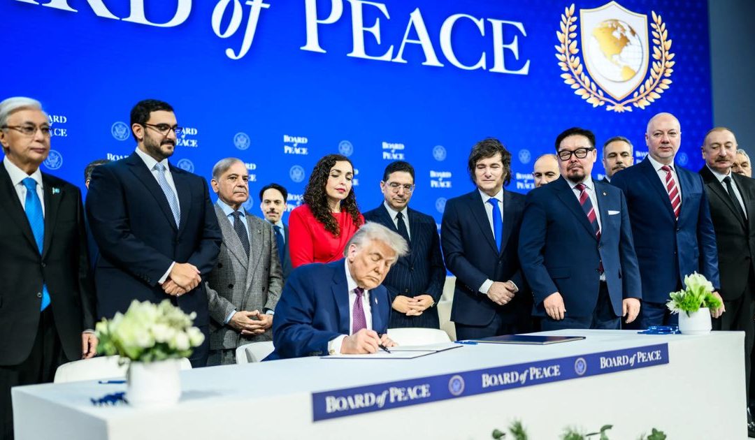 Mais de dois mil padres querem Banco Mundial a abandonar “Conselho da Paz”
