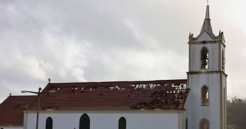 Bolsa de voluntariado e campanha solidária visam recuperar património religioso danificado pelo mau tempo Foto Agência ECCLESIAPR, Igreja Paroquial de Urqueira