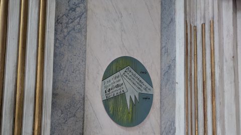 A Estrela e o Espelho: compreender hoje os pecados capitais O livro é acompanhado de um conjunto inédito de nove tábuas verbo-visivas do artista italiano Giancarlo Pavanello, expostas na Capela do Rato, em Lisboa. Foto António Marujo/7MARGENS.
