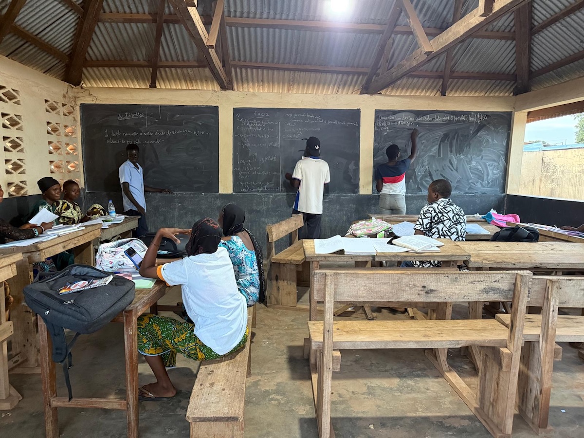Na região de Dianra, apenas 20% dos alunos continuam os estudos após concluírem o ensino primário. Na imagem, uma sala de aula dos Missionários da Consolata. Foto: Direitos reservados. Costa do Marfim