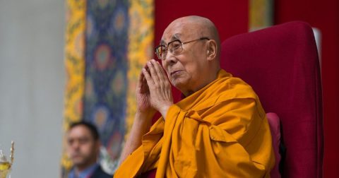 Grupo de Apoio ao Tibete alerta para "estratégia que visa desacreditar o Dalai Lama" © Tenzin Choejor O Dalai Lama numa celebração no passado domingo, 8 de fevereiro.