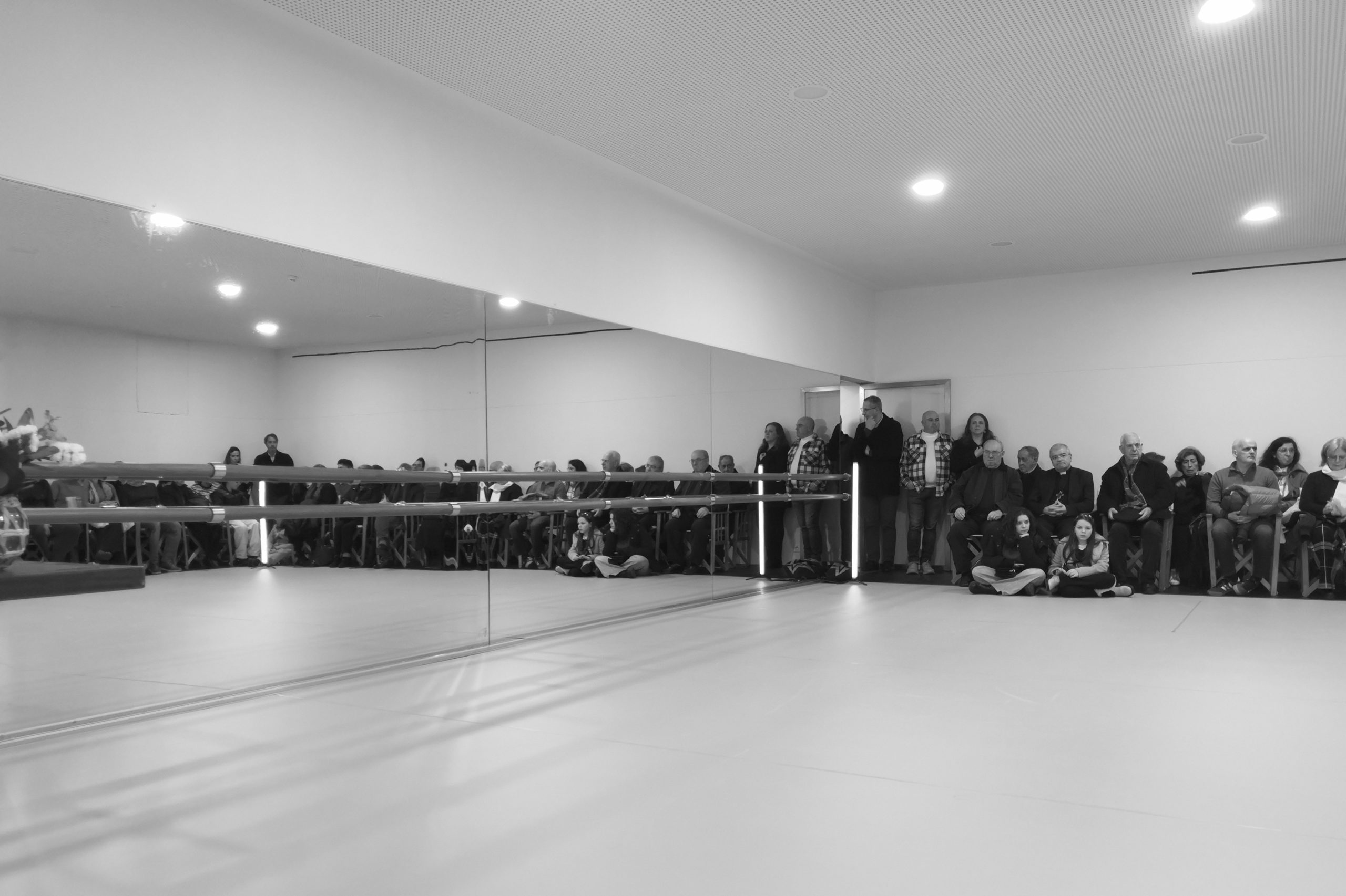 Panorâmica parcial dos habitantes da Casa da Sabedoria Terebinthus em que sala do Mercado Cultural do Carandá * Arte Total se tornou © fotografia: Joaquim Félix
