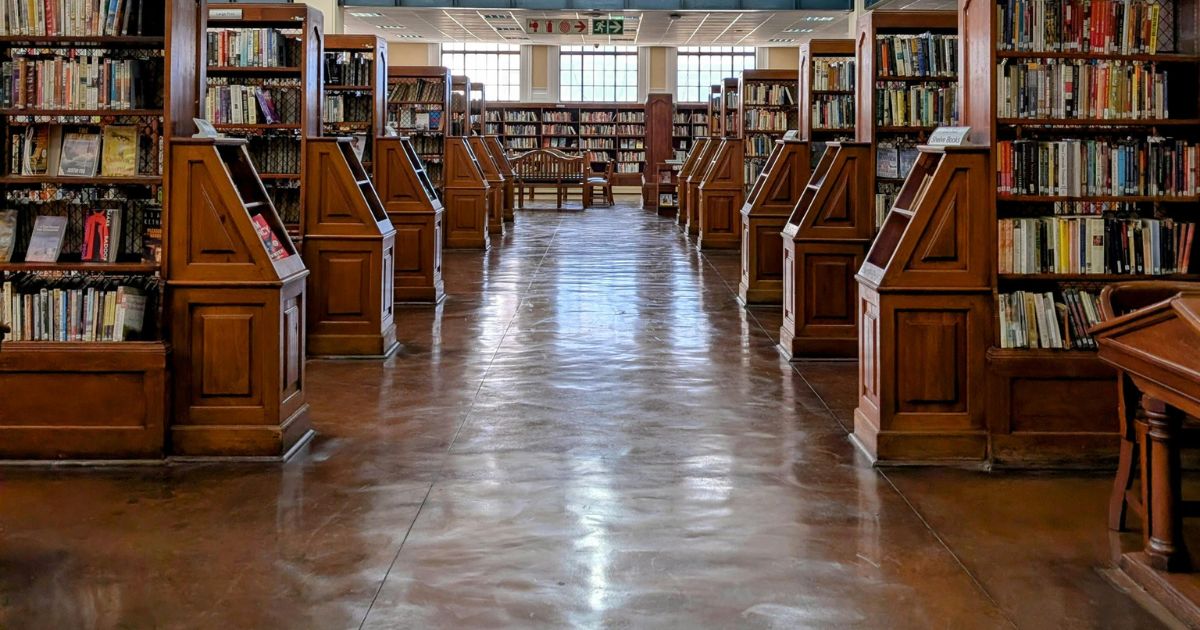 Biblioteca pública. Foto Elaine Krige de Pexels Biblioteca pública. Foto Elaine Krige de Pexels