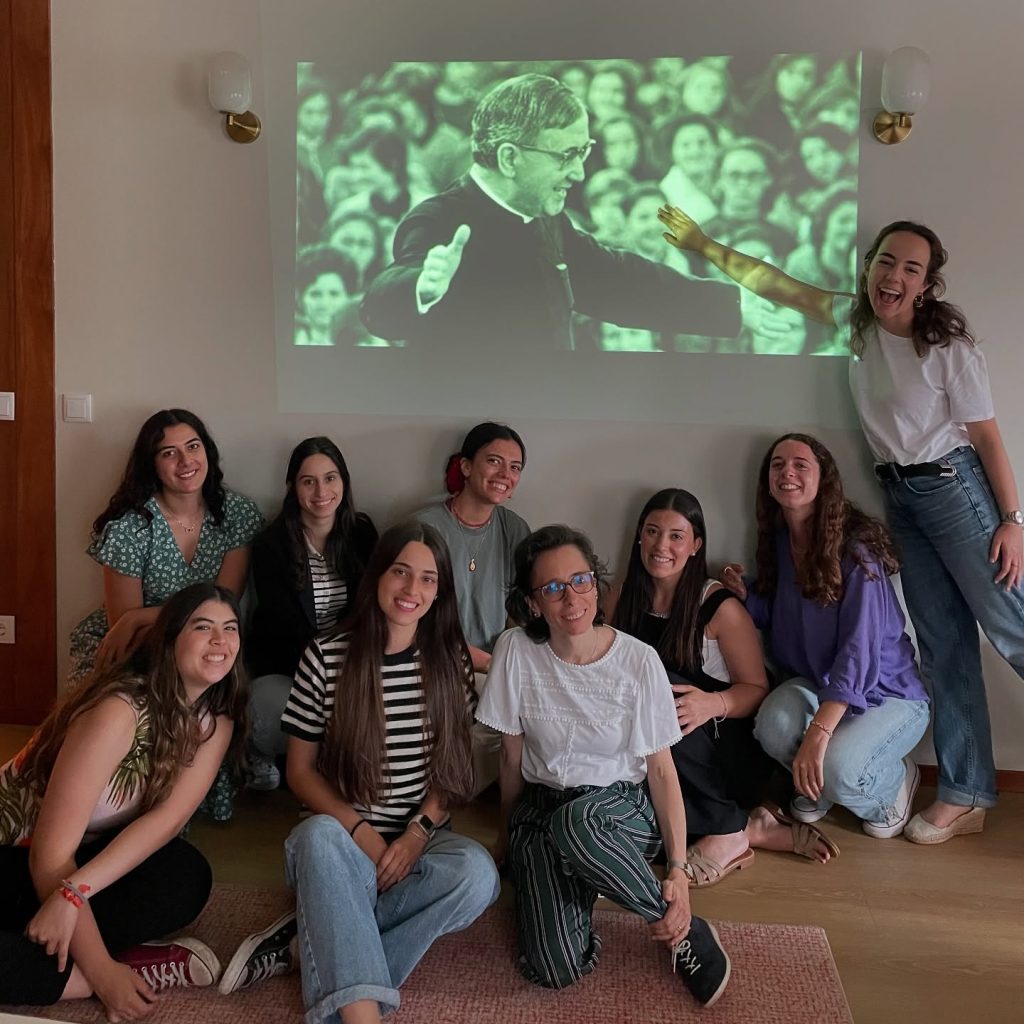 Grupo de jovens celebra dia de S. Josémaria Escrivá. Foto Clube dos Arcos