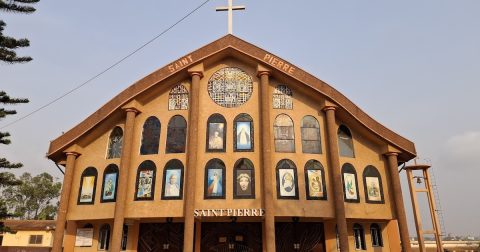 Por terras dos Camarões, entre o terrorismo e o diálogo Igreja de São Pierre de Kong