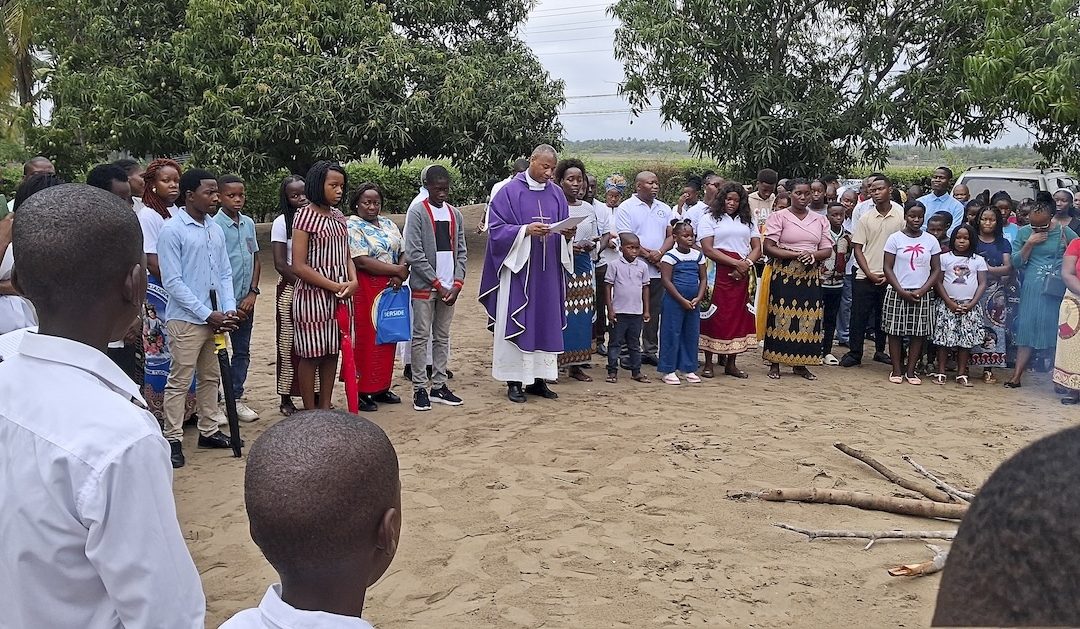 Missão em Moçambique entre dramas sociais e a alegria dos fiéis