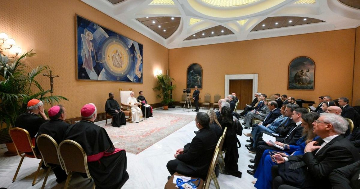 No encontro que tiveram com o Papa, os participantes ouviram-no referir que em muitas nações “as desigualdades no domínio da saúde estão a aumentar: