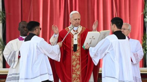 O Papa reiterou apelo à paz no Médio Oriente, manifestando a sua proximidade aos cristãos da região impedidos de celebrar os ritos da Semana Santa devido à guerra. Foto © Vatican Media. Domingo Ramos