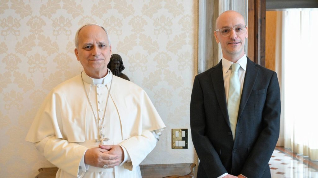 Papa Leão com Gareth Gore no Vaticano, 16 março 2026. Foto Vatican Media