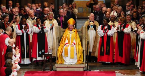 Arcebispa Sarah Mullally: fator de divisão ou construtora da unidade dos anglicanos? Sarah Mullally na sua tomada de posse, 25 março 2026. Foto Archbishop of Canterbury