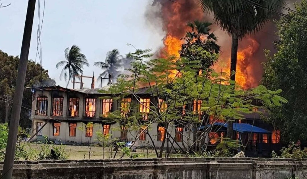 Exército de Myanmar bombardeia civis em Dia de Oração Nacional pela Paz