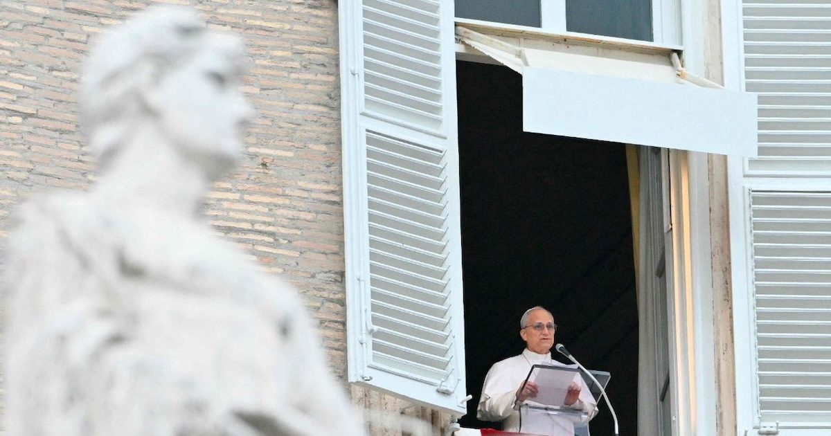 angelus_fev2026_VM Antes do ângelus, Papa apelou à superação de divisões e preconceitos na Igreja e na sociedade, sublinhando a importância de acolher todas as pessoas com disponibilidade e sem julgamentos. Foto © Vatican Media, via agência Ecclesia. fevereiro 2026