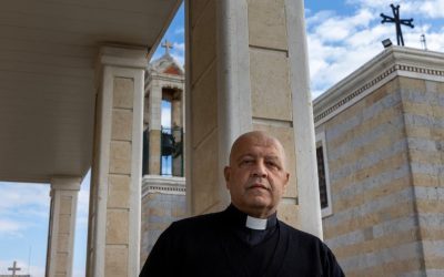 Padre morre enquanto socorria feridos em bombardeamentos no sul do Líbano